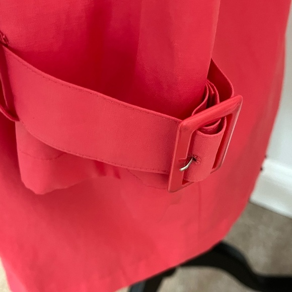 Trench Coat. Nice coral color. Size M - Picture 4 of 8